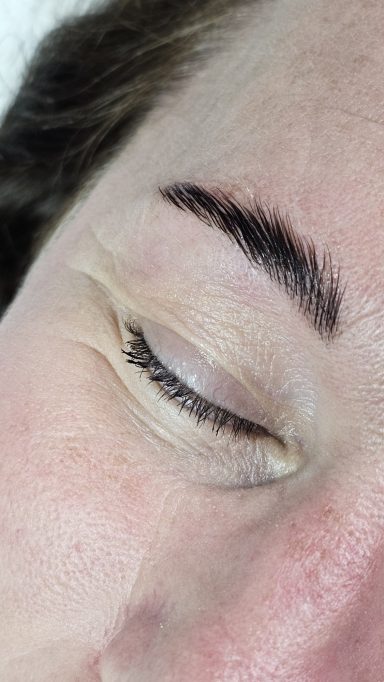 Augenbrauenlifting & Färben